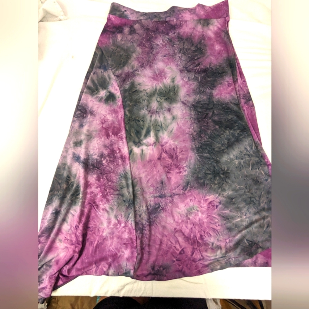 One World Tie Dye Look Skirt Poly/Spandex Blend.  Small